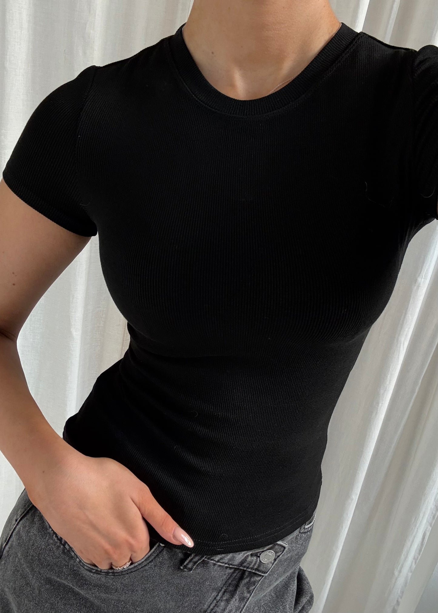 BASIC TIGHT TEE
