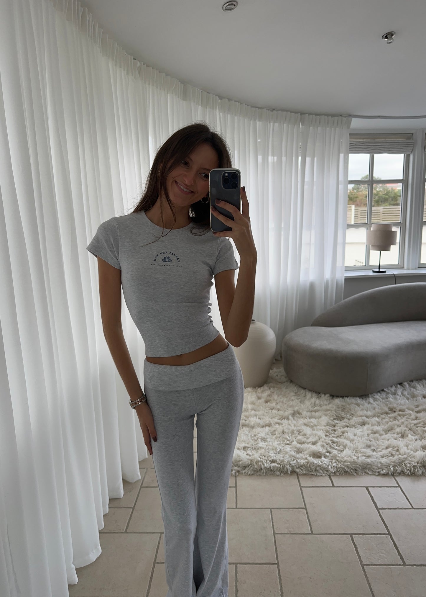 IDA T-SHIRT - Grå