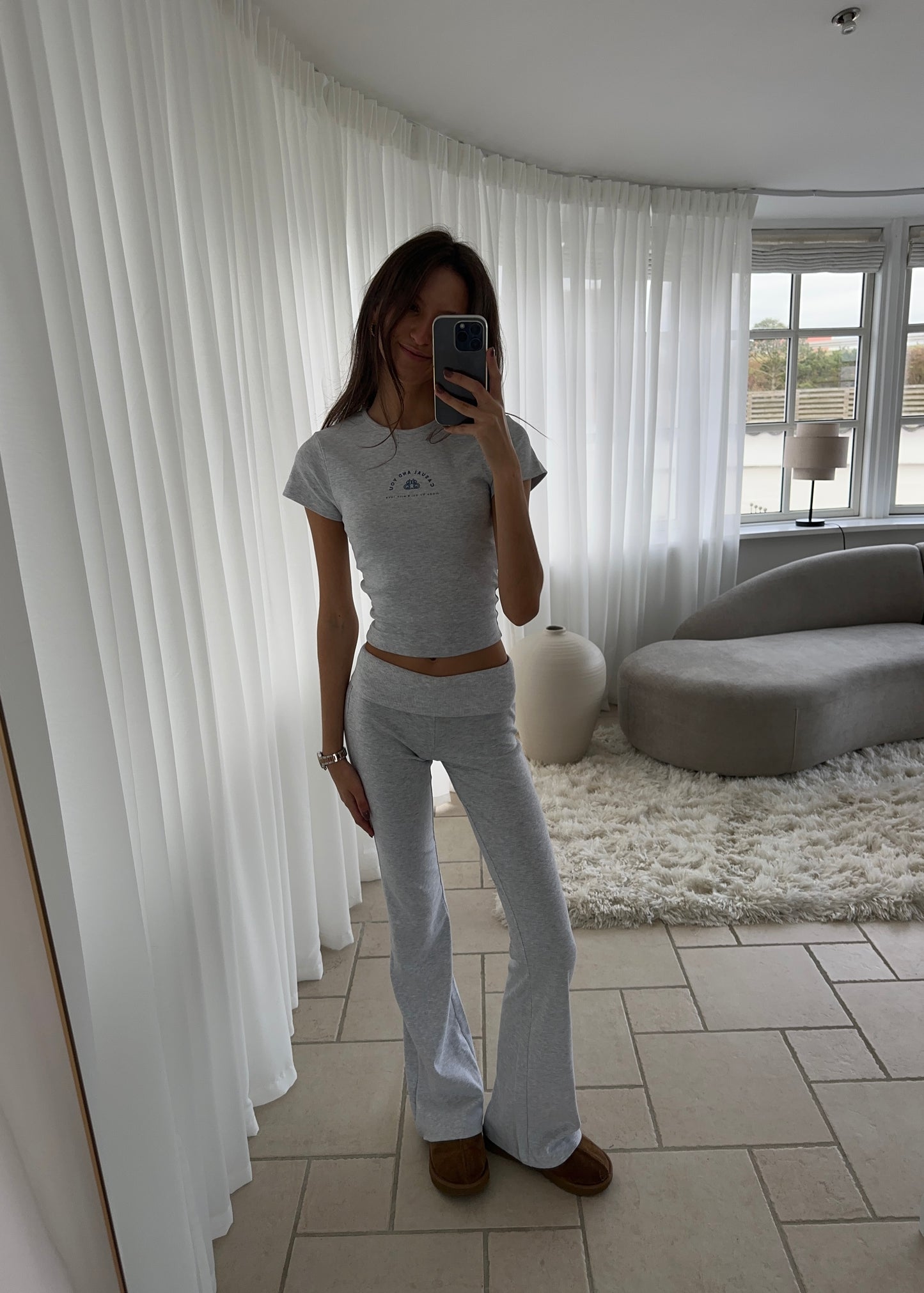 IDA T-SHIRT - Grå