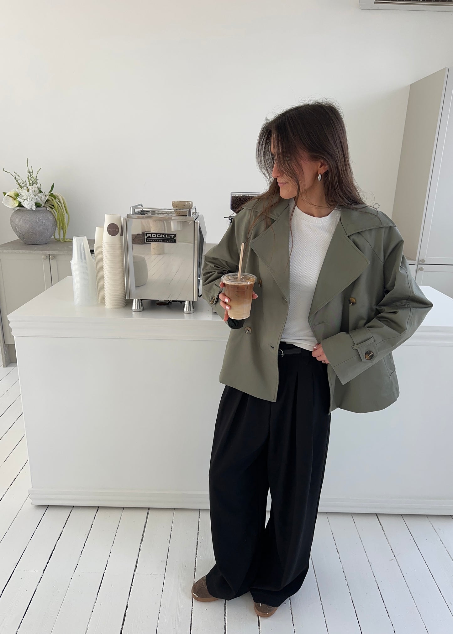 Short-MAGDA Trenchcoat - Army grøn