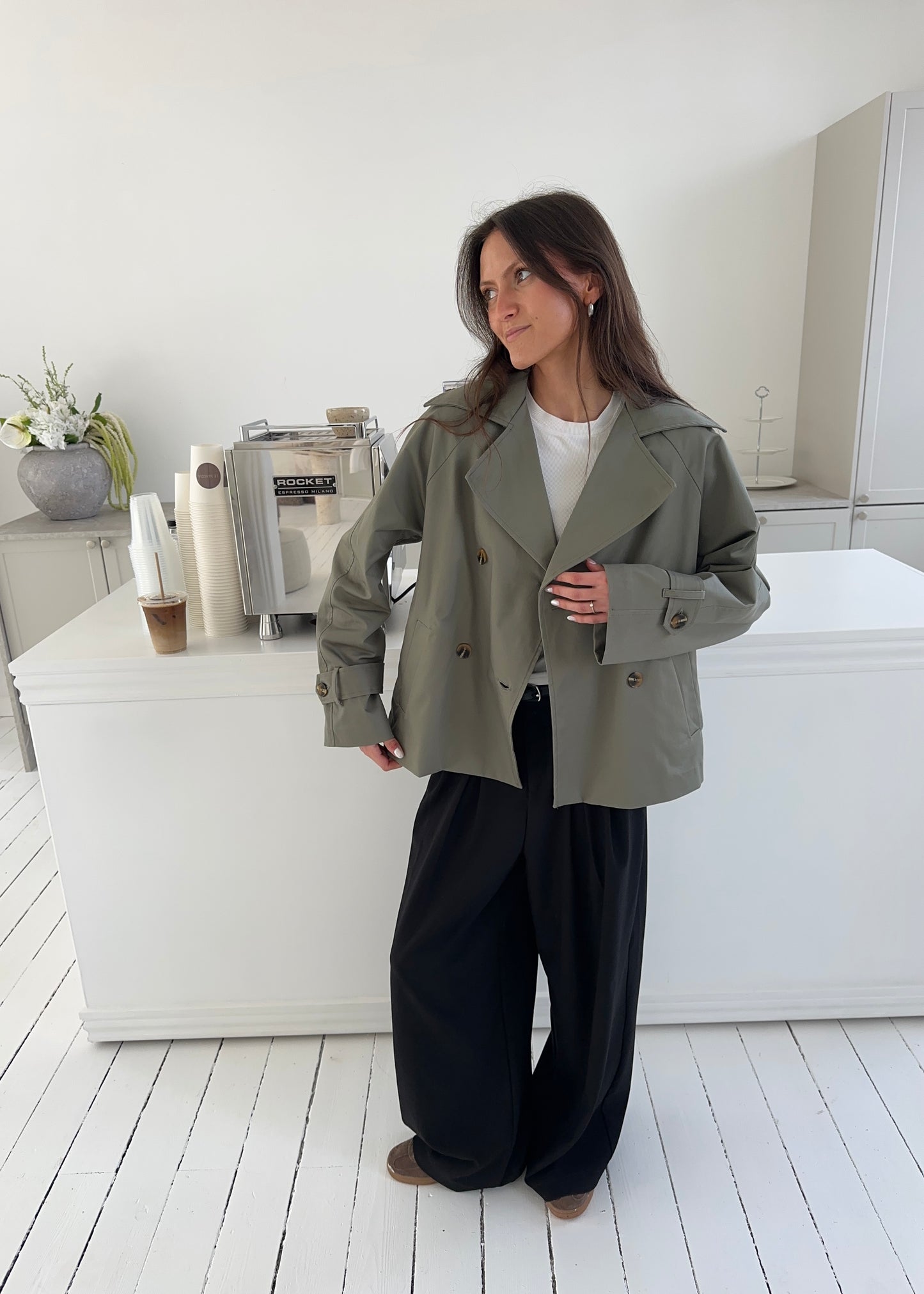 Short-MAGDA Trenchcoat - Army grøn