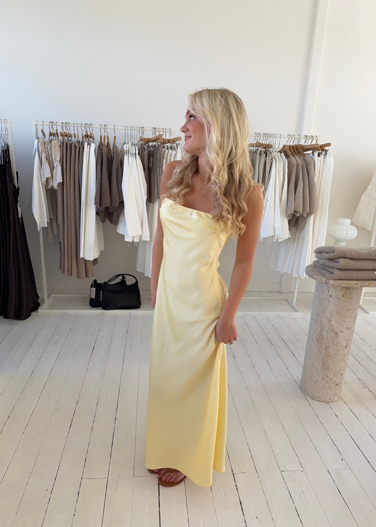 SAGA DRESS - Gul
