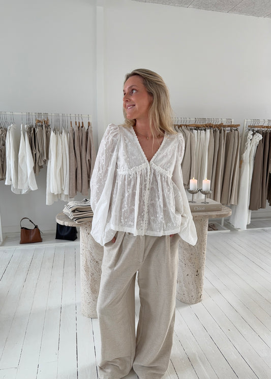ELLA FLOWY SHIRT - Hvid