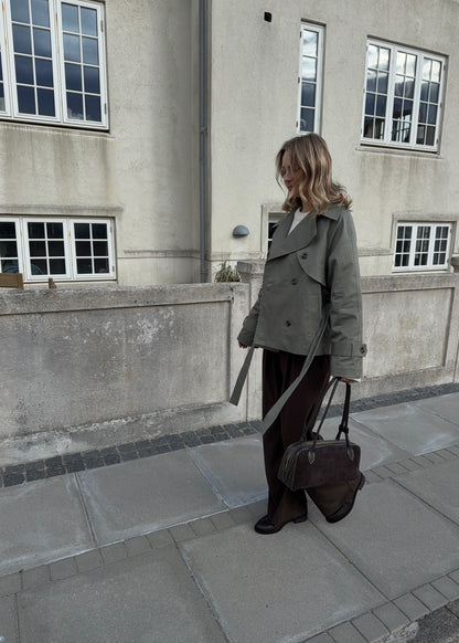 Short-MAGDA Trenchcoat - Grøn