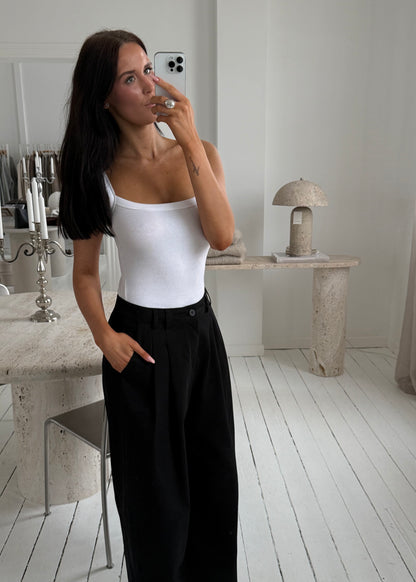 PAULINA BUKSER - Sort