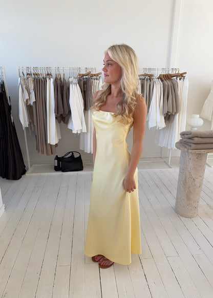 SAGA DRESS - Gul