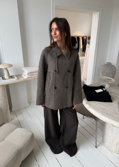 FLORINE ULDJAKKE - Taupe