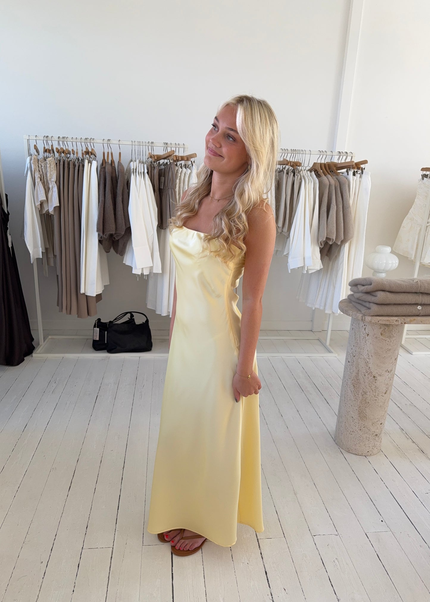 SAGA DRESS - Gul